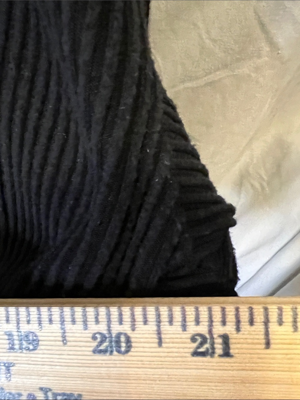 ALO Yoga Black Ribbed V-Neck Cropped Sweatshirt - Picture 9 of 11